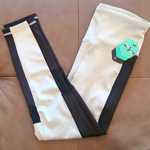 NWT LulaRoe Fearless Crop Fitness Leggings Size XS - Picture 1 of 6